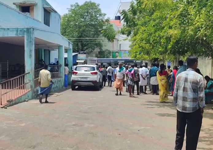 டிரான்ஸ்ஃபார்மரில் இருந்து தவறி விழுந்த ஊழியர்.. மதுரை நிகழ்ந்த சோகம்... 1 11 4