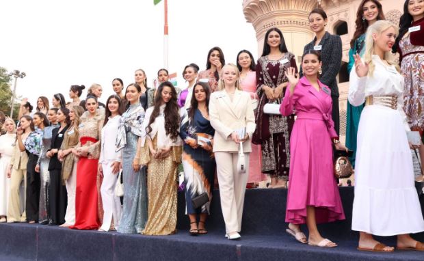 இந்தியாவில் “விலை மாதுவாக பாவிக்கப்பட்டேன்”... மிஸ்.இங்கிலாந்து பரபரப்பு குற்றச்சாட்டு... 1 2 5