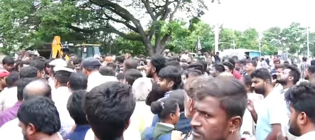 மருத்துவமனைக்கு சென்ற தம்பதி.. பைக்கை பிடித்து இழுத்த போலீஸ்.. பலியான சிறுமி... 3 6 5