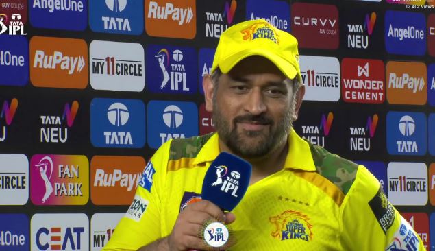 ஓய்வா? எனக்கா? இன்னும் நேரம் இருக்கு.. மனம் திறந்த தோனி... 4 71
