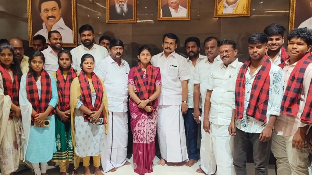 திமுகவில் இணைந்த வைஷ்ணவி… WhatsApp Image 2025 05 22 at 8.15.26 PM