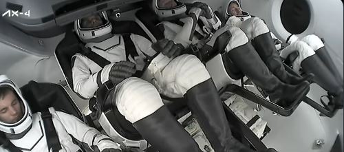 விண்வெளி நோக்கி புறப்பட்ட பால்கன்-9... ஜெய்ஹிந்த்.. ஜெய்பாரத்.. முழக்கமிட்ட இந்திய வீரர்... 1 18 7