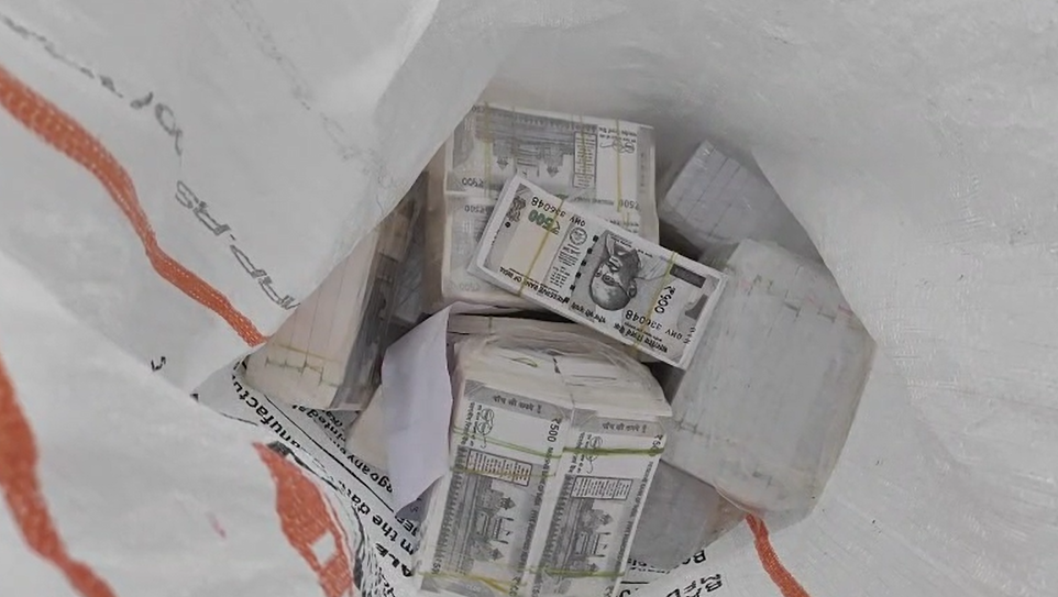 கோவையில் கட்டு, கட்டாக கள்ள ரூபாய் நோட்டுக்கள் : வாலிபர் கைது – நான்கு பேர் தப்பி ஓட்டம் Screenshot 2025 06 09 103940