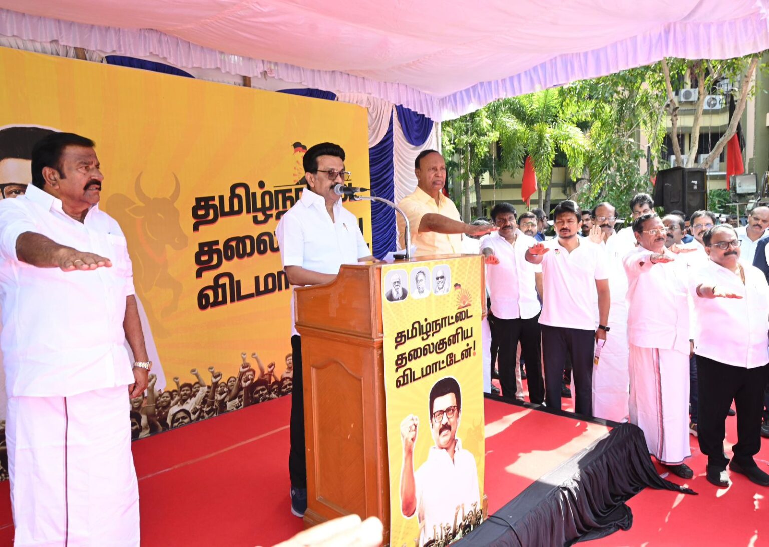 “தமிழ்நாட்டைத் தலைகுனிய விடமாட்டோம்” என உறுதிமொழி ஏற்ற முதலமைச்சர் WhatsApp Image 2025 09 15 at 10.55.31 AM