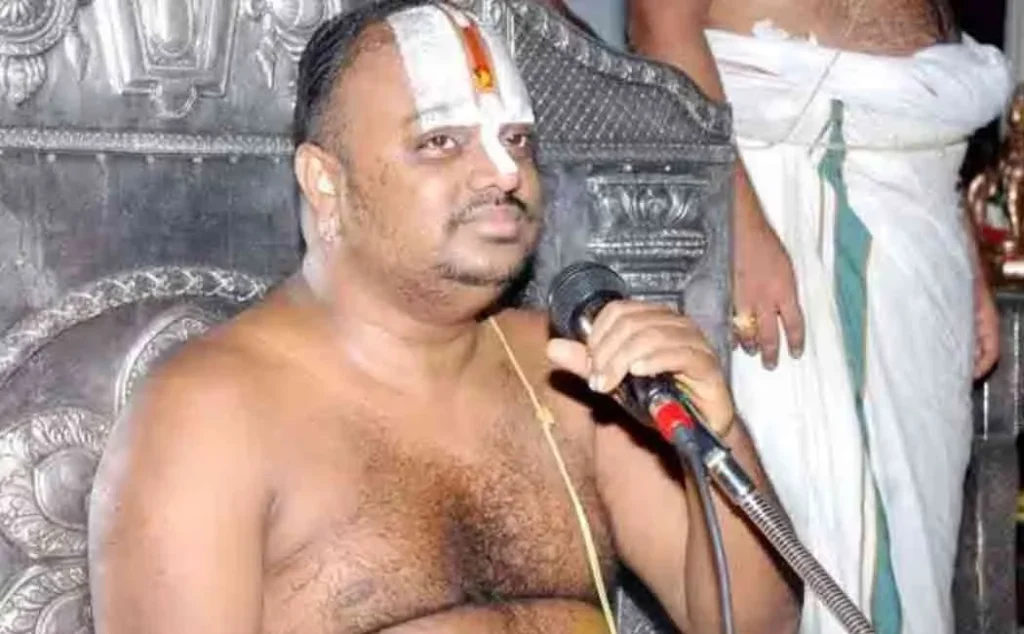 தேடப்படும் குற்றவாளி சதுர்வேதி சாமியார்? th 4456