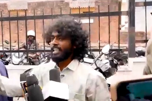 திரையரங்க வளாகத்தில் யூடியூபர்களிடம் தகராறு… தவெக உறுப்பினர் கைது… Gokul TVK