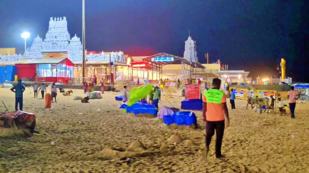 இரவு நேரத்தில் திருச்செந்தூர் கடற்கரையில் பக்தர்கள் தங்க தடை: கோயில் நிர்வாகம் trii