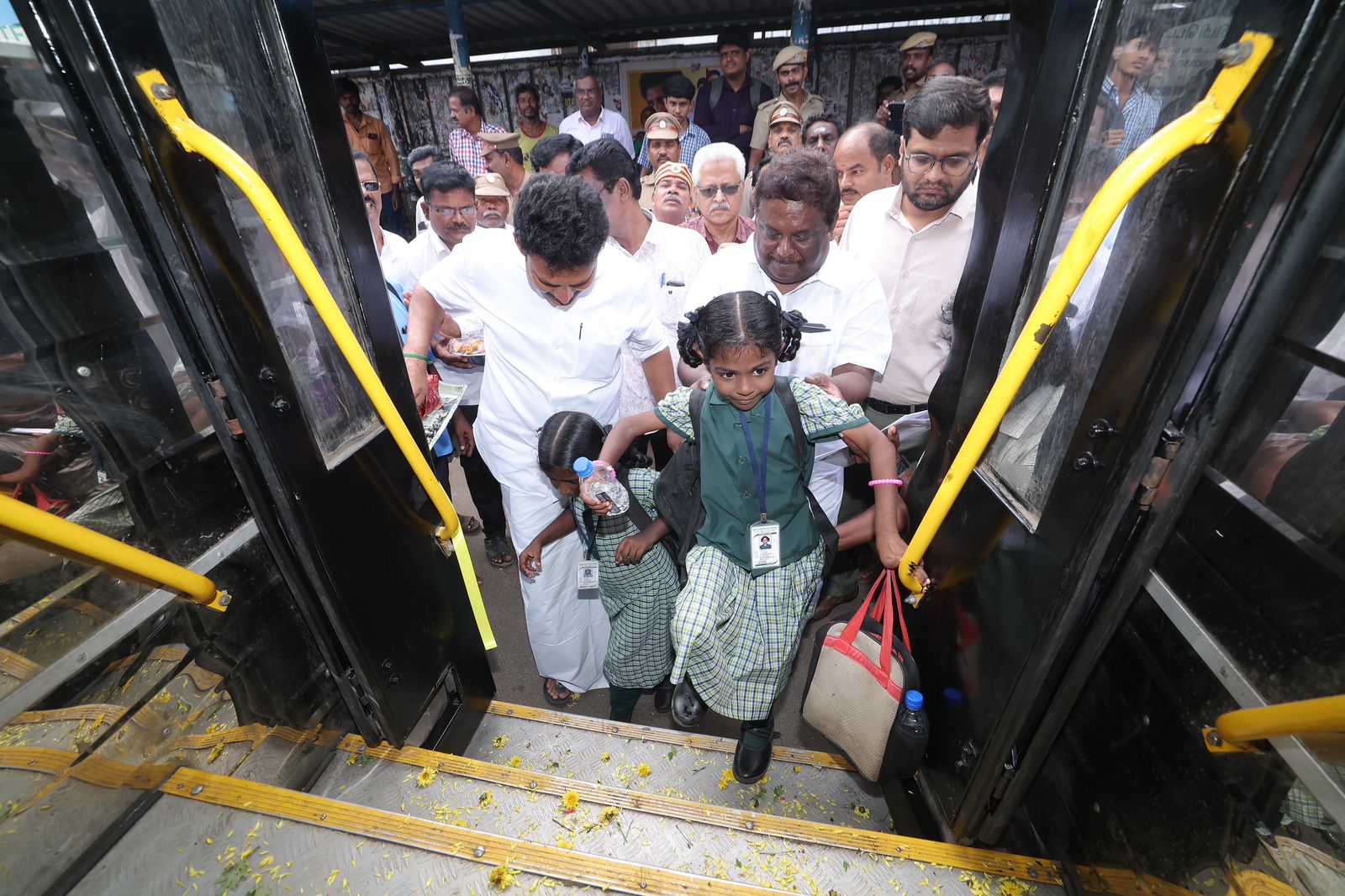 திருவெறும்பூரில் இனி மாணவ மாணவிகளுக்கு இலவச தனிப் பேருந்து !!! 3 20251204 143435 1