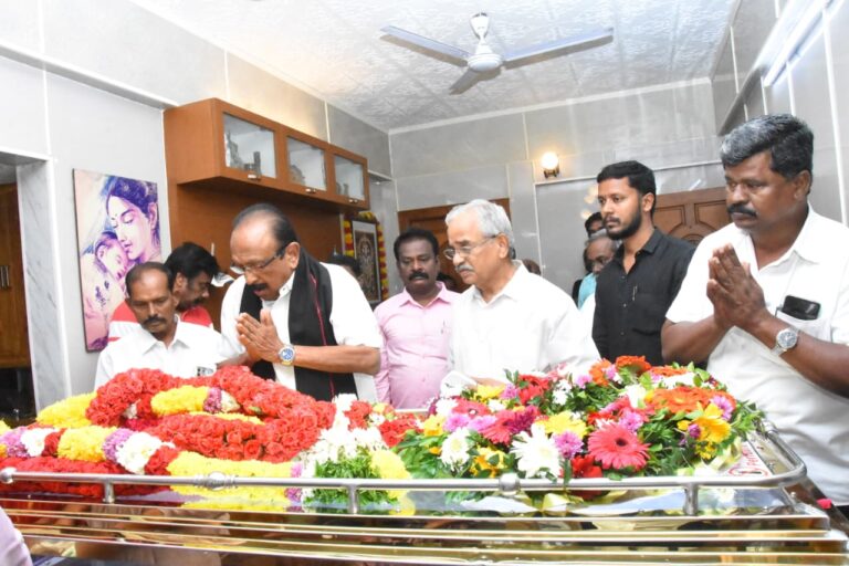 தமிழருவி மணியன் மனைவி மரணம்: வைகோ நேரில் அஞ்சலி