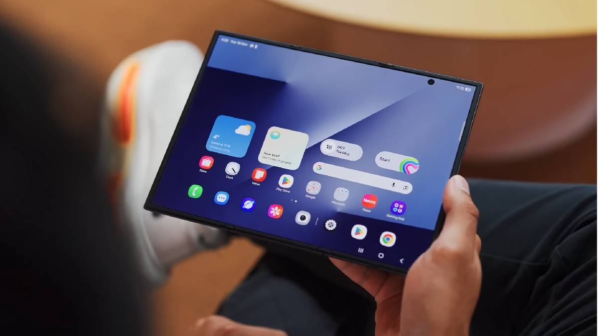 samsung galaxy z trifold launches with 200mp camera 1764651211