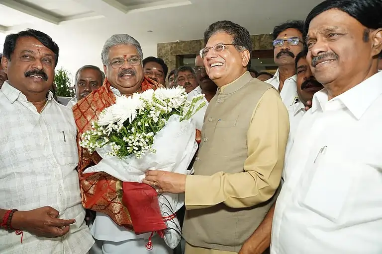 NDA கூட்டணியில் தமாகா, புதிய நீதிக் கட்சி!. தனிச் சின்னத்தில் போட்டி!. ஜி.கே. வாசன் அறிவிப்பு! tamil maanila congress