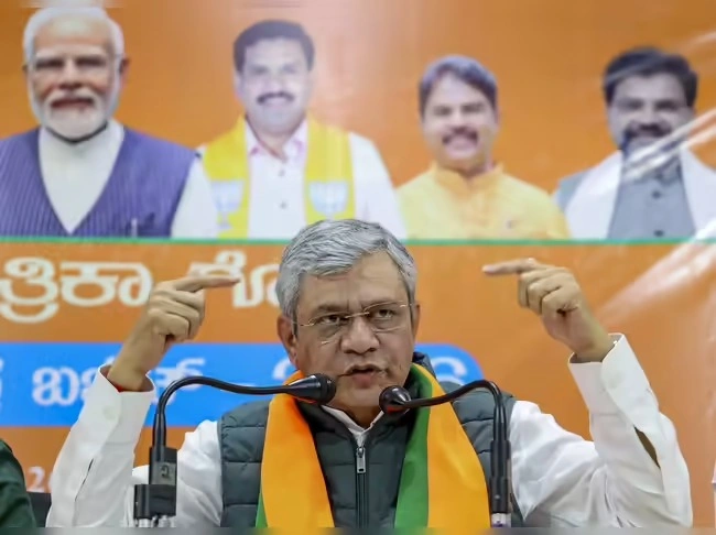 தமிழக ரயில்வே திட்டங்களுக்கு 8.5 மடங்கு நிதி ஒதுக்கீடு!. அஸ்வினி வைஷ்ணவ் பதில்! Ashwini Vaishnaw