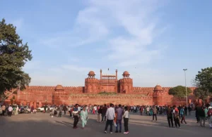bomb blast warning Delhis Red Fort