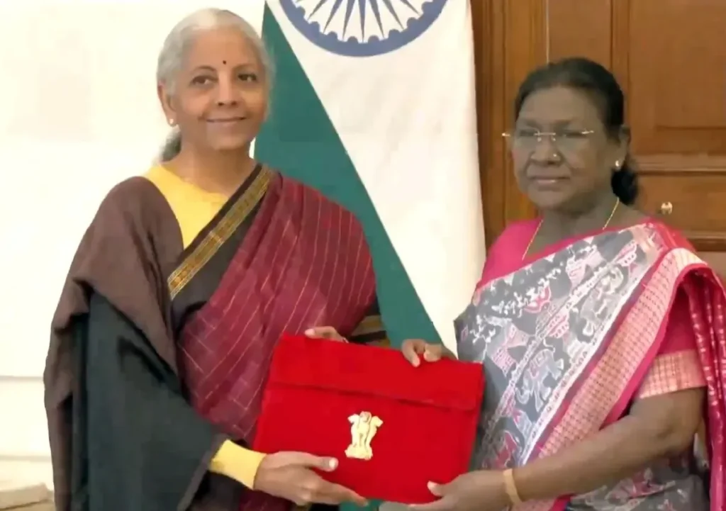 பட்ஜெட் 2026!. வாழ்த்து பெற்றார் நிர்மலா சீதாராமன்!. தயிர், சர்க்கரையை ஊட்டிய ஜனாதிபதி! president murmu nirmala