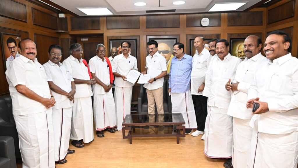 DMK signs poll deal with CPI