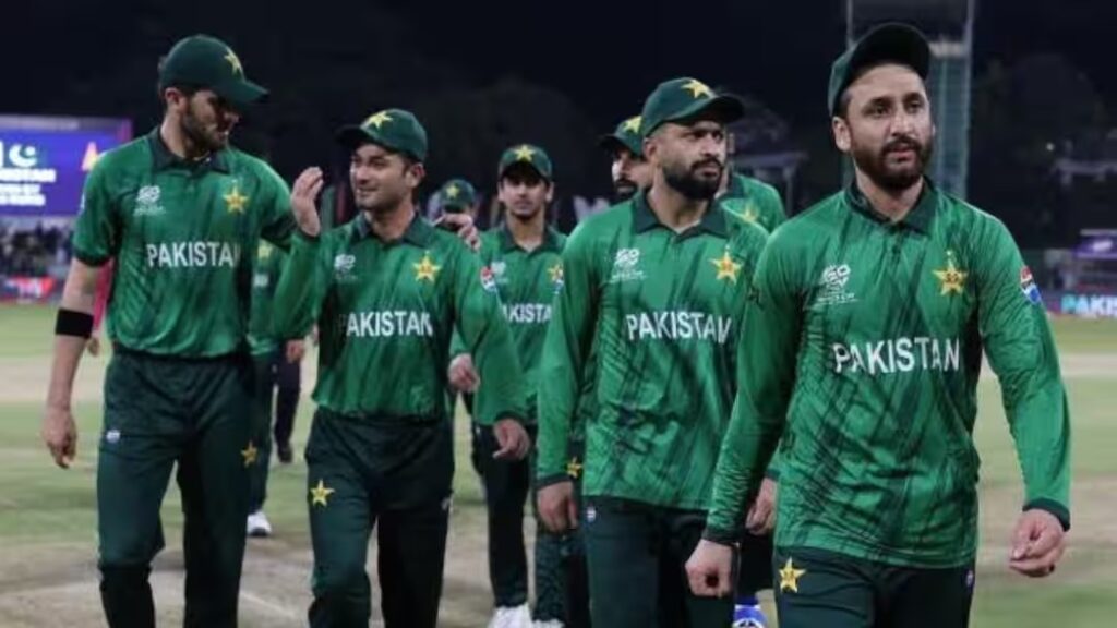 பாக்., வீரர்களுக்கு தலா ரூ.16 லட்சம் அபராதம்!. உலகக் கோப்பை தோல்வியால் அதிரடி நடவடிக்கை! pakistan team fine