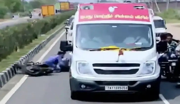 விஜய் வாகனத்தை பின்தொடர்ந்தபோது விபத்து!. இருவர் காயம்! vijay accident