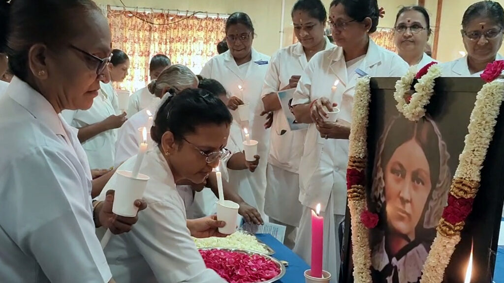புதுச்சேரி அரசு மருத்துவமனையில் செவிலியர் தினம் – மெழுகுவர்த்தி ஏந்தி உறுதிமொழி 001 nurses day