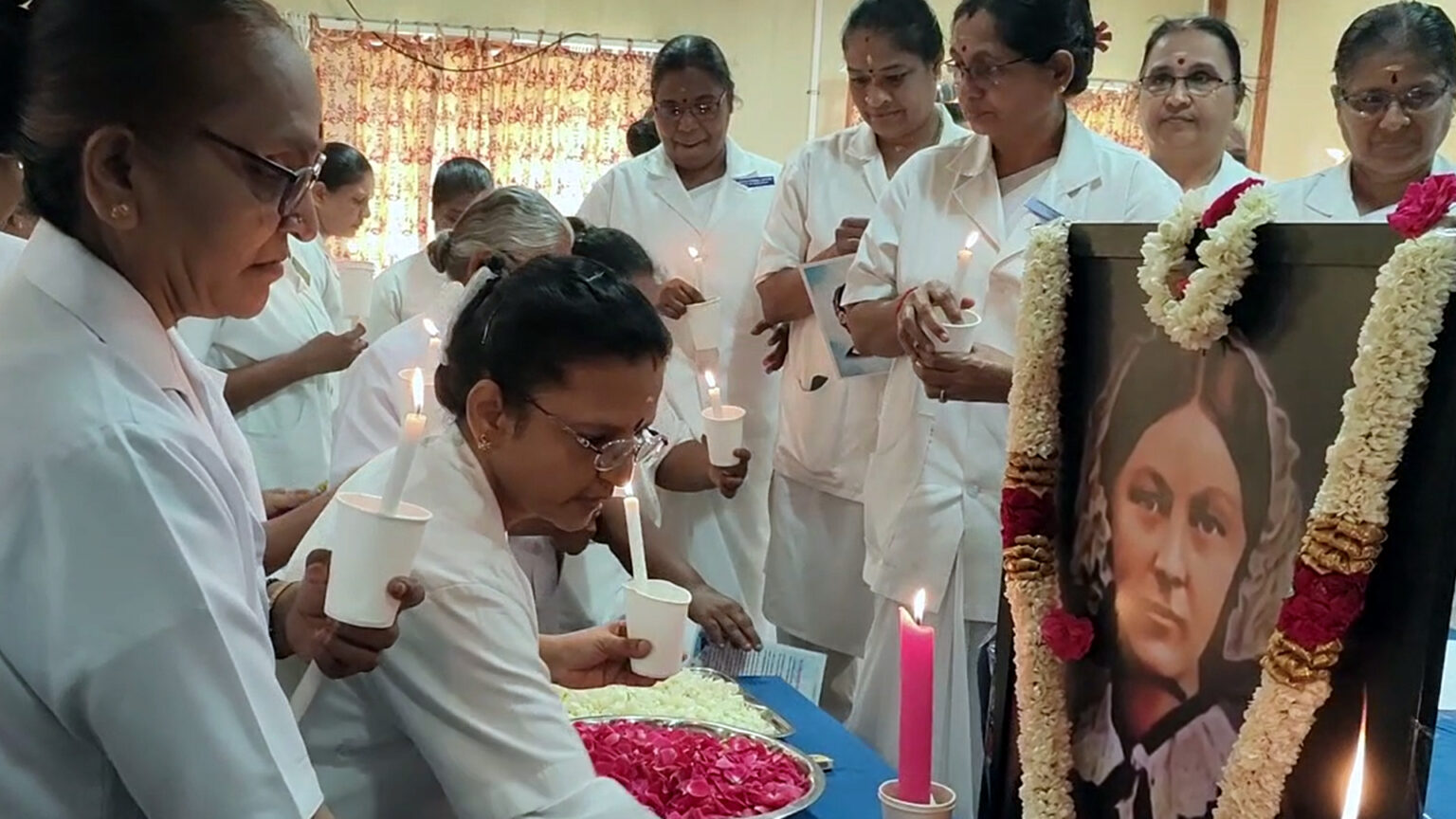 புதுச்சேரி அரசு மருத்துவமனையில் செவிலியர் தினம் – மெழுகுவர்த்தி ஏந்தி உறுதிமொழி 001 nurses day