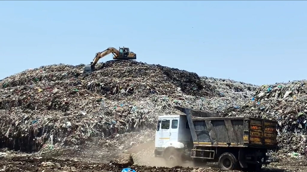 ரூ.10 கோடியும் மிச்சம்; குப்பை பிரச்சினைக்கும் தீர்வு – தவெக எம்.எல்.ஏ நவல்பட்டு விஜியின் பக்கா பிளான்! 1 002 carpage
