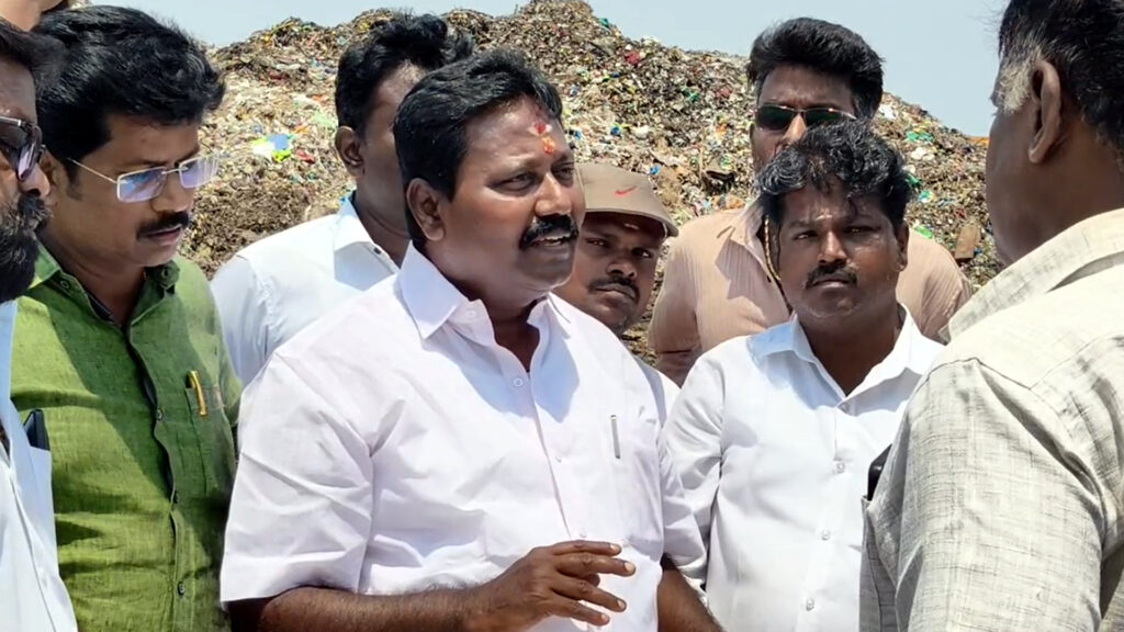 ரூ.10 கோடியும் மிச்சம்; குப்பை பிரச்சினைக்கும் தீர்வு – தவெக எம்.எல்.ஏ நவல்பட்டு விஜியின் பக்கா பிளான்! 002 carpage A