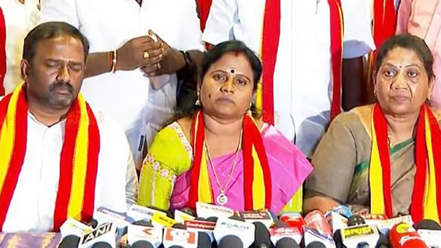 இதற்காகத்தான் எம்.எல்.ஏ பதவி ராஜினாமா – மரகதம் குமரவேல் தன்னிலை விளக்கம் 003 maragatham kumaravel