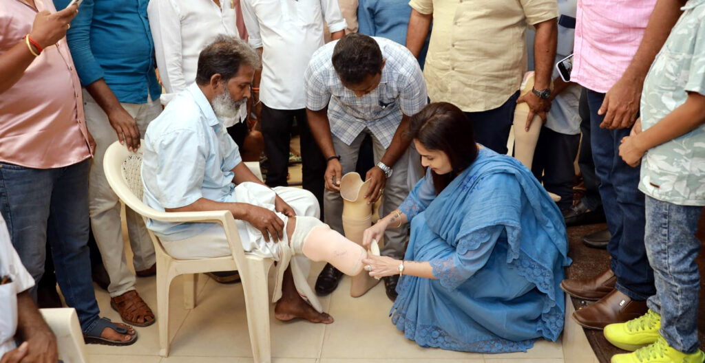 004 rajini 1