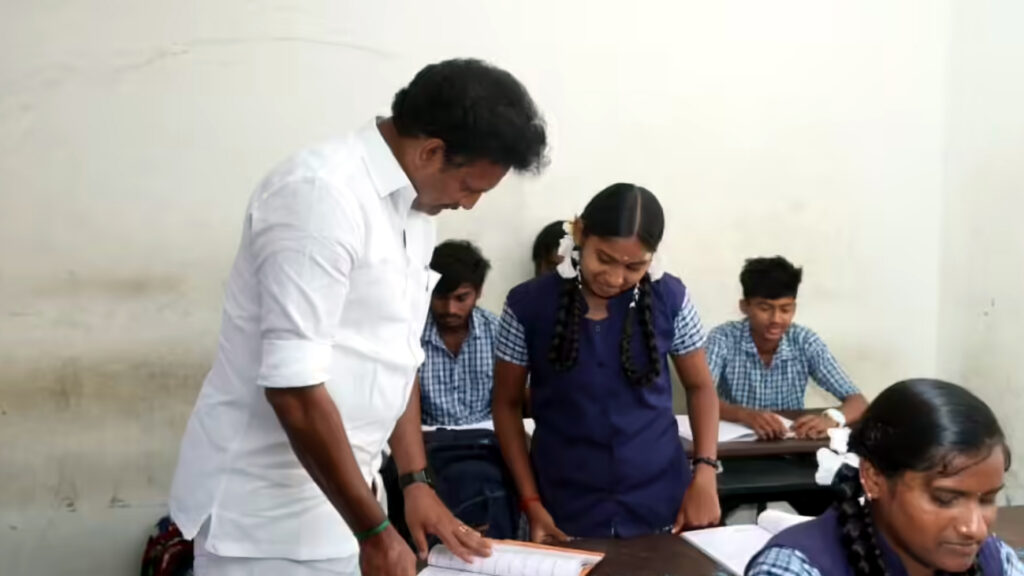 திராவிட மாடல் ஆட்சியால் தேர்ச்சி விகிதம் அதிகரிப்பு – அன்பில் மகேஷ் 005 anbil