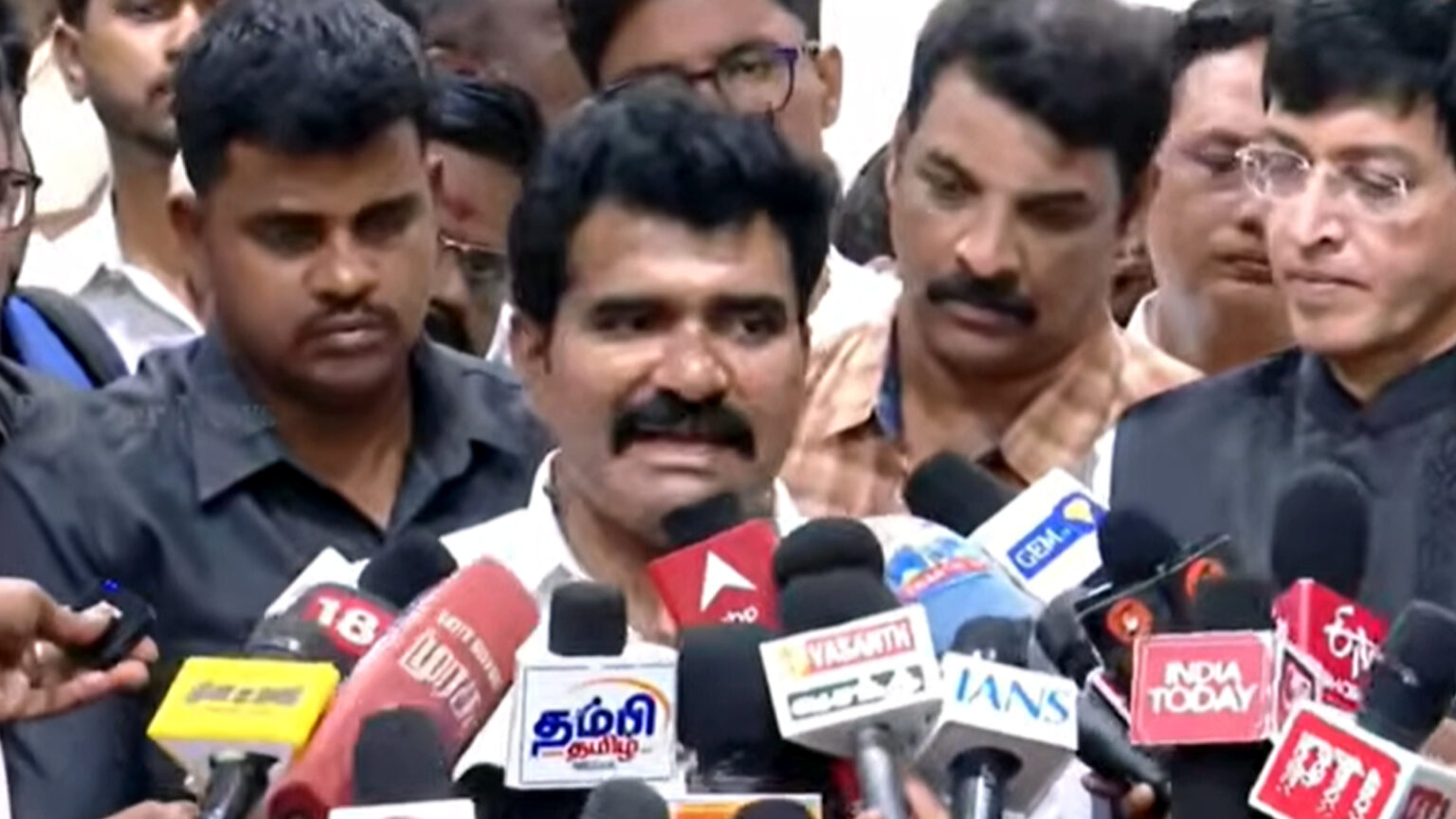 திமுக ஆட்சியில் ஒரு சில நிறுவனங்கள் மின்துறையில் விதிமீறல் – அமைச்சர் நிர்மல்குமார் குற்றச்சாட்டு 005 cdr nirmal