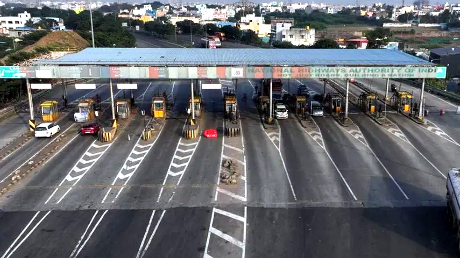 தமிழகத்தில் நாளை முதல் சுங்கக் கட்டணம் மீண்டும் உயர்வு – வாகன ஓட்டிகள் அதிருப்தி 005 toll gate