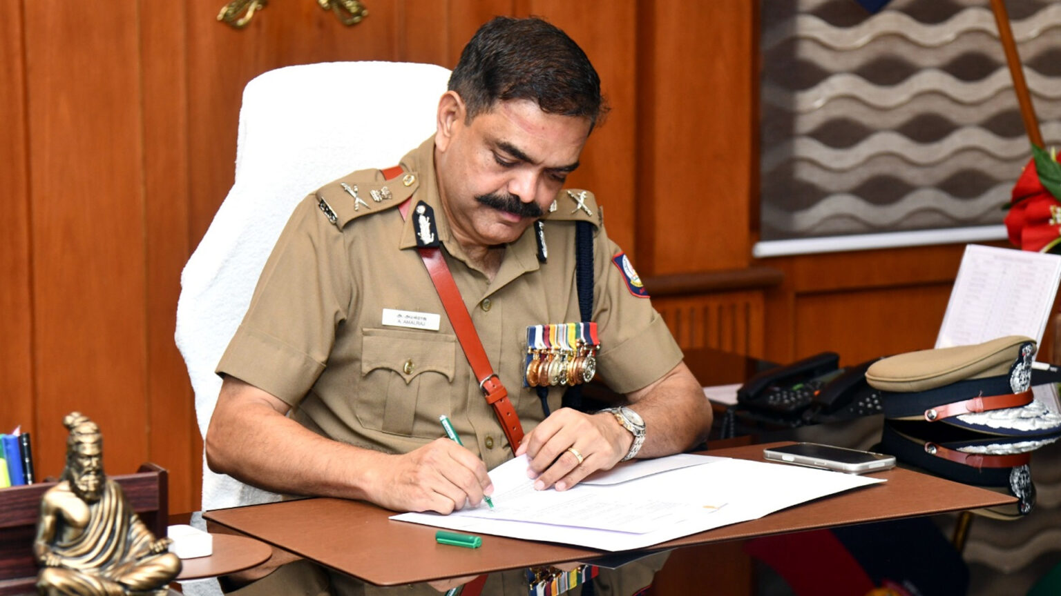 சென்னை மாநகர காவல் ஆணையர் அமல்ராஜ் ஐ.பி.எஸ் – காவல்துறை மரியாதையுடன் பொறுப்பேற்பு 007 Amalraj 2