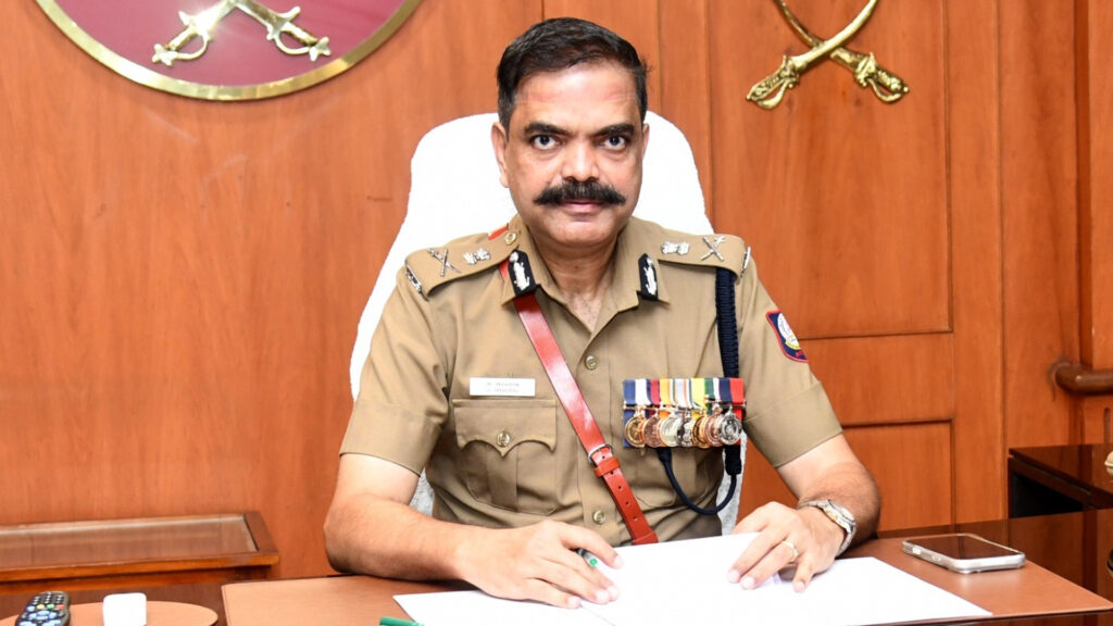 சென்னை மாநகர காவல் ஆணையர் அமல்ராஜ் ஐ.பி.எஸ் – காவல்துறை மரியாதையுடன் பொறுப்பேற்பு 2 007 Amalraj 3