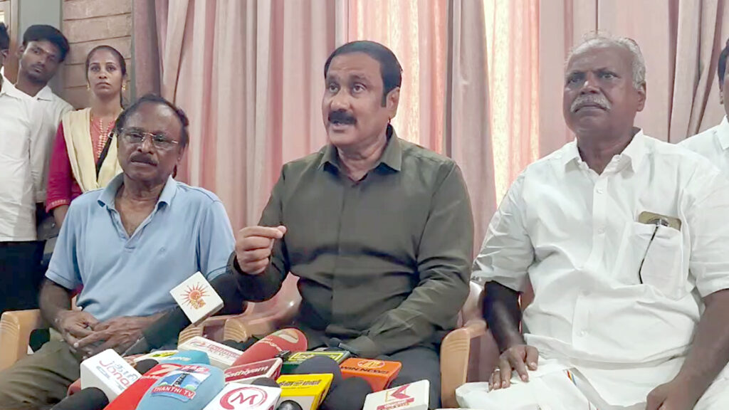 அதிமுக எம்.எல்.ஏக்கள் தவெகவில் இணைந்தது ஜனநாயகப் படுகொலை – அன்புமணி கண்டனம் 007 anbumani