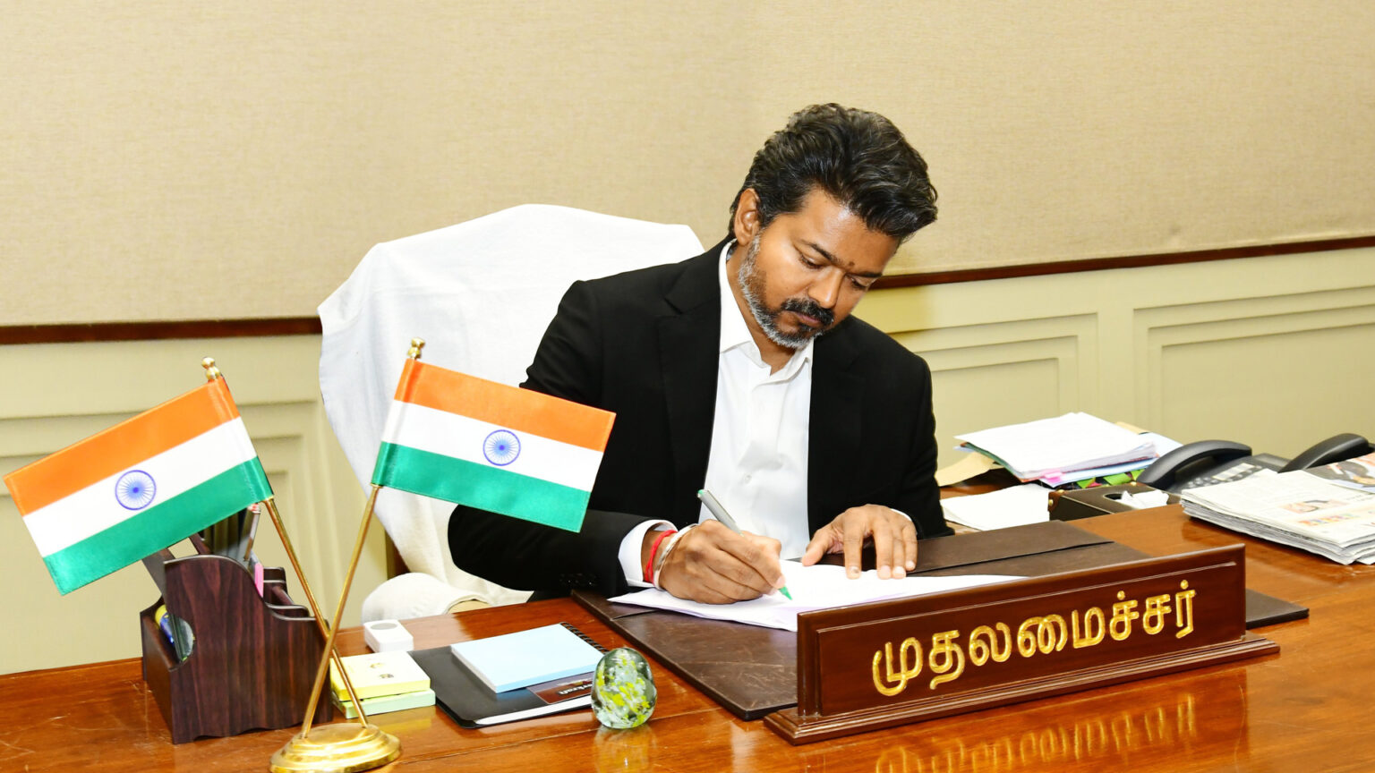 நீர்வளத்துறை செயல்பாடுகள் குறித்து முதலமைச்சர் ச.ஜோசப் விஜய் ஆலோசனை 007 vijay 1