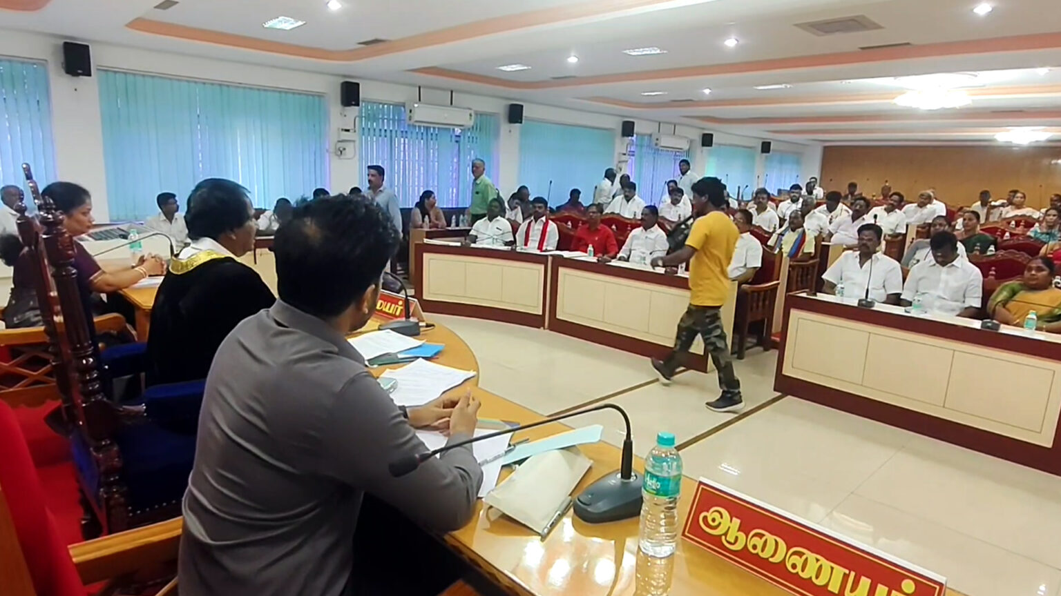 திமுக உறுப்பினரின் ராஜினாமா எச்சரிக்கை – திருச்சி மாமன்ற கூட்டத்தில் பரபரப்பு 008 Trichy