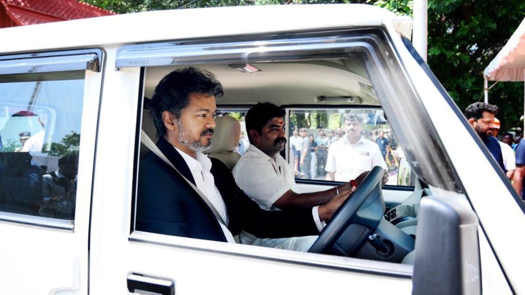 மருத்துவம், ஊரகப் பணிகளுக்கு 40 புதிய வாகனங்கள்..!! எல்லாம் தரமா இருக்கா..?? ஓட்டிப்பார்த்த முதலமைச்சர் விஜய்..!! 009 vijay driving