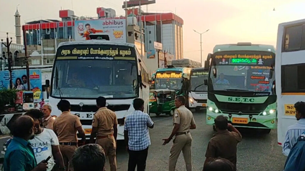 10 மணி நேரமாக பேருந்து இல்லை ; மதுரையில் பயணிகள் கொந்தளிப்பு – சாலை மறியல் 2 010 bus B