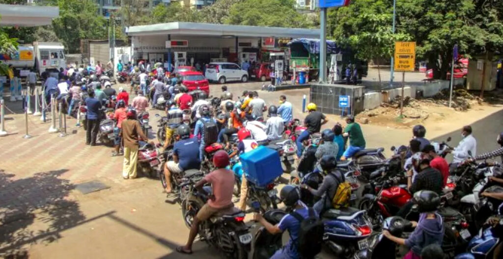 தமிழ்நாட்டில் பெட்ரோல், டீசல் விநியோகத்தில் தட்டுப்பாடு – பெட்ரோலிய விற்பனையாளர்கள் சங்கம் பகீர் 010 petro