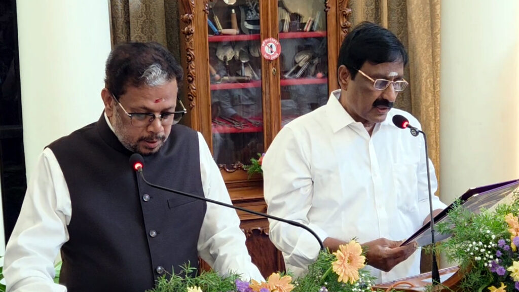 தற்காலிக சபாநாயகரானார் அதிமுக எம்.எல்.ஏ அன்பழகன் – துணை நிலை ஆளுநர் பதவிப்பிரமாணம் 011 pdy