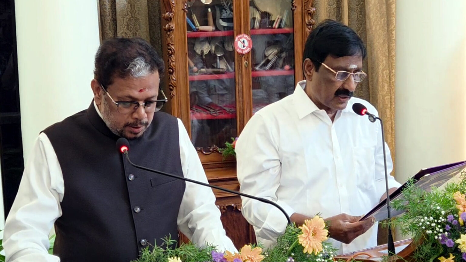 தற்காலிக சபாநாயகரானார் அதிமுக எம்.எல்.ஏ அன்பழகன் – துணை நிலை ஆளுநர் பதவிப்பிரமாணம் 011 pdy