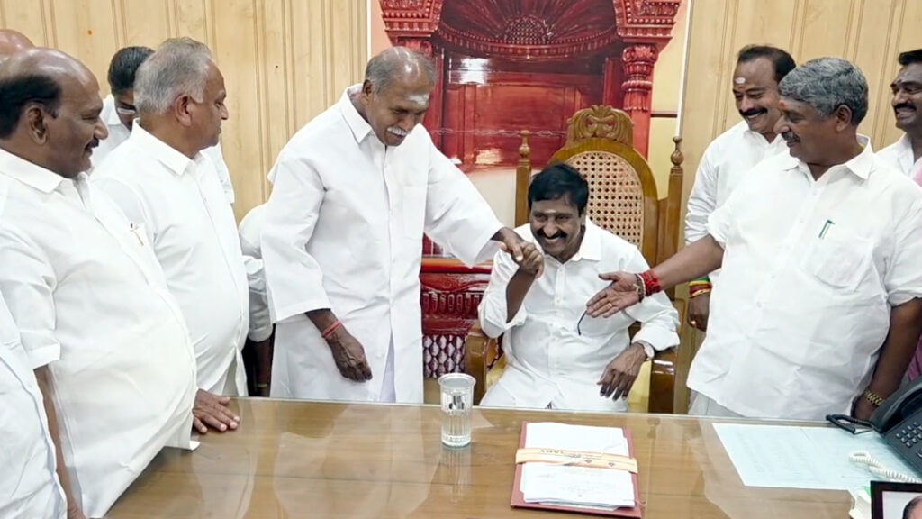 தற்காலிக சபாநாயகரானார் அதிமுக எம்.எல்.ஏ அன்பழகன் – துணை நிலை ஆளுநர் பதவிப்பிரமாணம் 1 011 pdy A