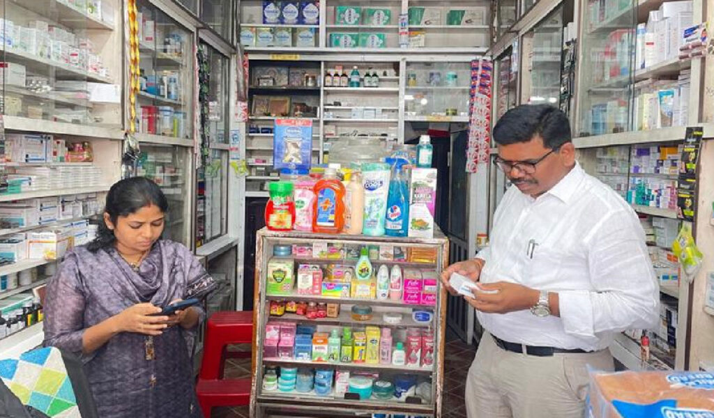 நாடு முழுவதும் அடைக்கப்பட்ட மருந்து கடைகள்..! 12.4லட்சம் மருந்தக உரிமையாளர்கள் பங்கேற்பு..! 1 15
