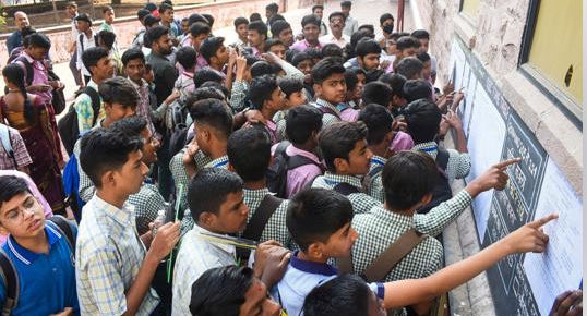 தள்ளிப் போகிறதா பிளஸ் 2 பொதுத் தேர்வு முடிவுகள்? மாணவர்களுக்கு காத்திருக்கும் அதிர்ச்சி..! 1 4