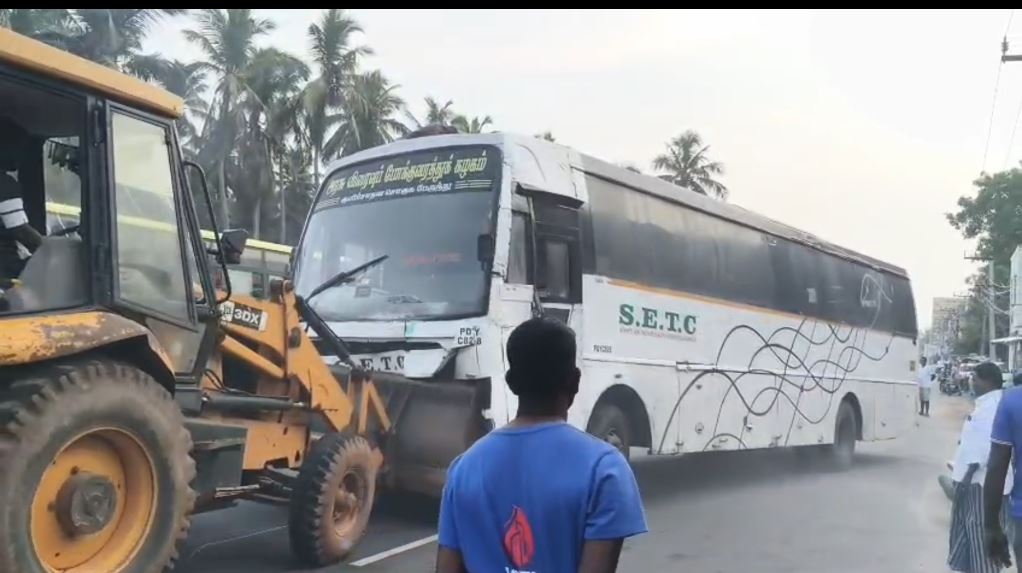 புதுச்சேரி : இருசக்கர வாகனத்தில் மோதிய அரசுப் பேருந்து..! ஒரே குடும்பத்தை சேர்ந்த 3 பேர் பலி..! 3 9