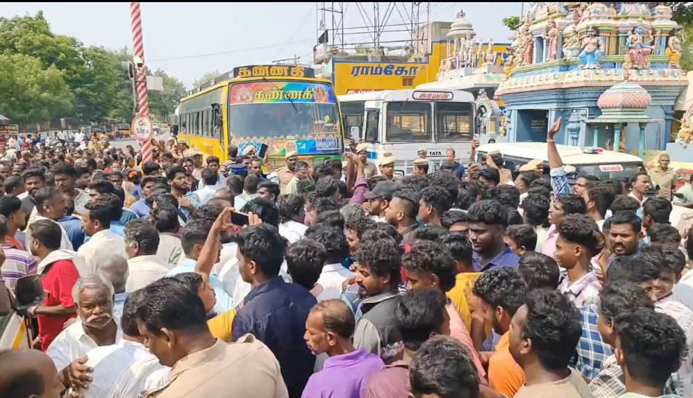 தவெக நிர்வாகிகளை கண்டித்து போராட்டம்..! கட்டப்பாஞ்சாயத்து செய்வதாக குற்றச்சாட்டு..! 6 3