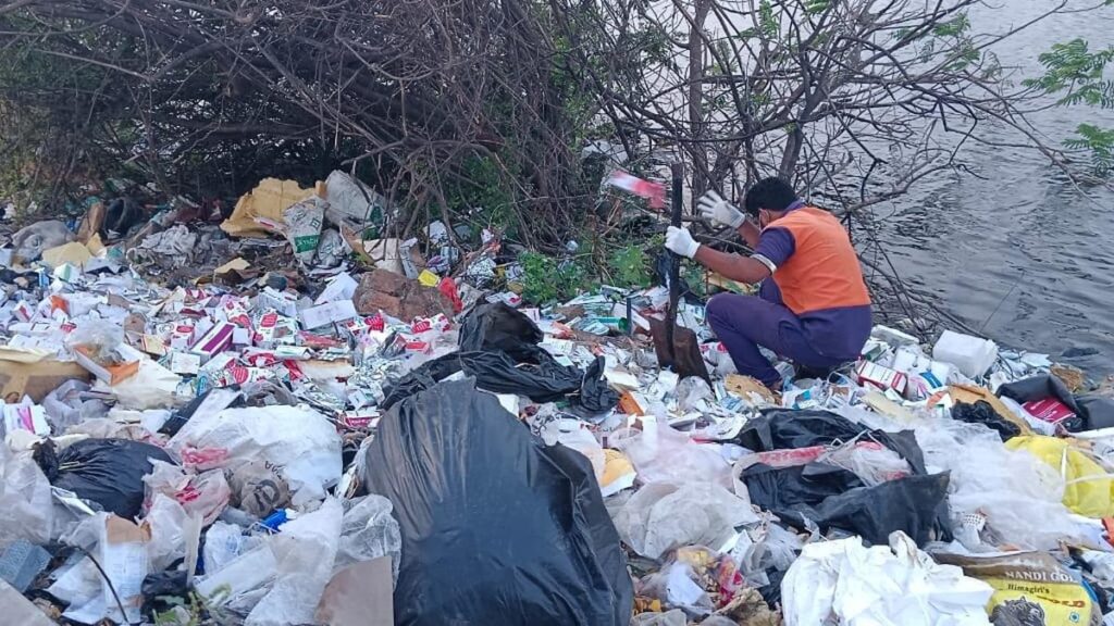 பல்லாவரம் ஏரியில் மருத்துவக் கழிவுகள்: மருத்துவமனைகள் மீது நடவடிக்கைக்கு உத்தரவு! Bio medical waste 1