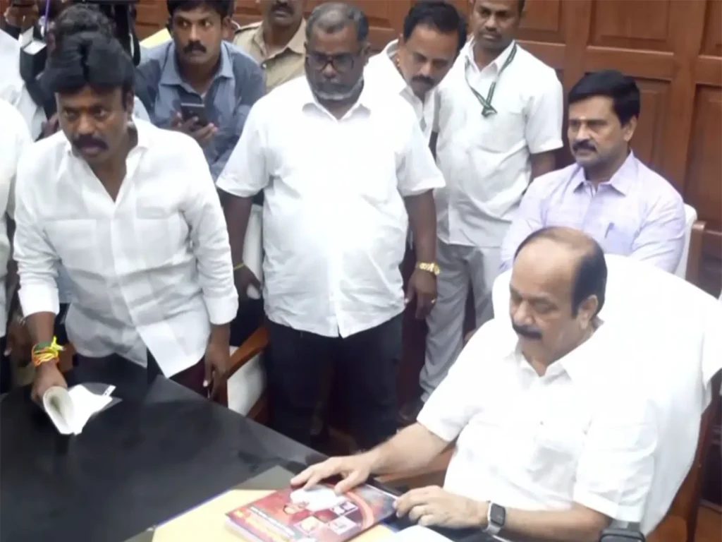 எனக்கு கெடு விதிக்க முடியாது; ராஜினாமாவை ஏற்றதில் எனது முடிவே இறுதியானது”!. சபாநாயகர் ஜே.சி.டி.பிரபாகர்! J.C.D prabhakar