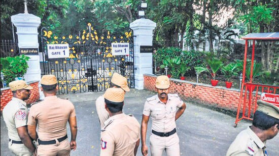 தமிழ்த்தாய் வாழ்த்து அவமதிப்பு: ஆளுநர் மாளிகை முற்றுகை! Raj bhavan