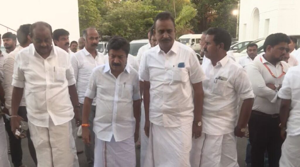 பேரவையில் பரபரப்பு!. சபாநாயகருடன் சிவி சண்முகம், ஆதரவு எம்.எல்.ஏ.க்கள் சந்திப்பு! cv shanmugam jcd prabhakar