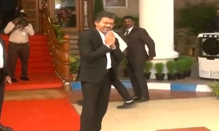 முதல்வராக பொறுப்பேற்றபின்.. டெல்லியில் முதல்வர் விஜய்..!! உற்சாக வரவேற்பு..!! image 48